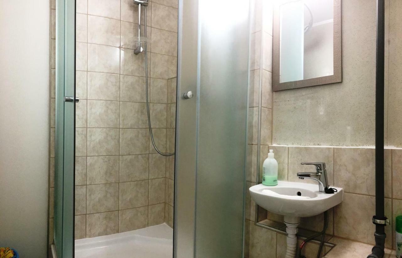 Szelestey Utcai Apartman 솜버트헤이 외부 사진